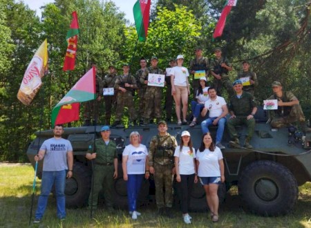 1 июля сотрудники Кобринского хлебозавода посетили военных 
